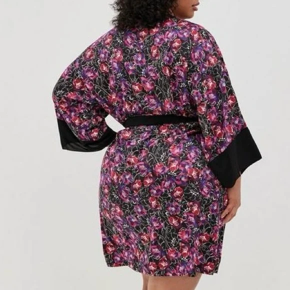 torrid Kimono Sleeve Midi Robe - Satin Floral Black Water Outline Floral 3X / 4X - Picture 2 of 16